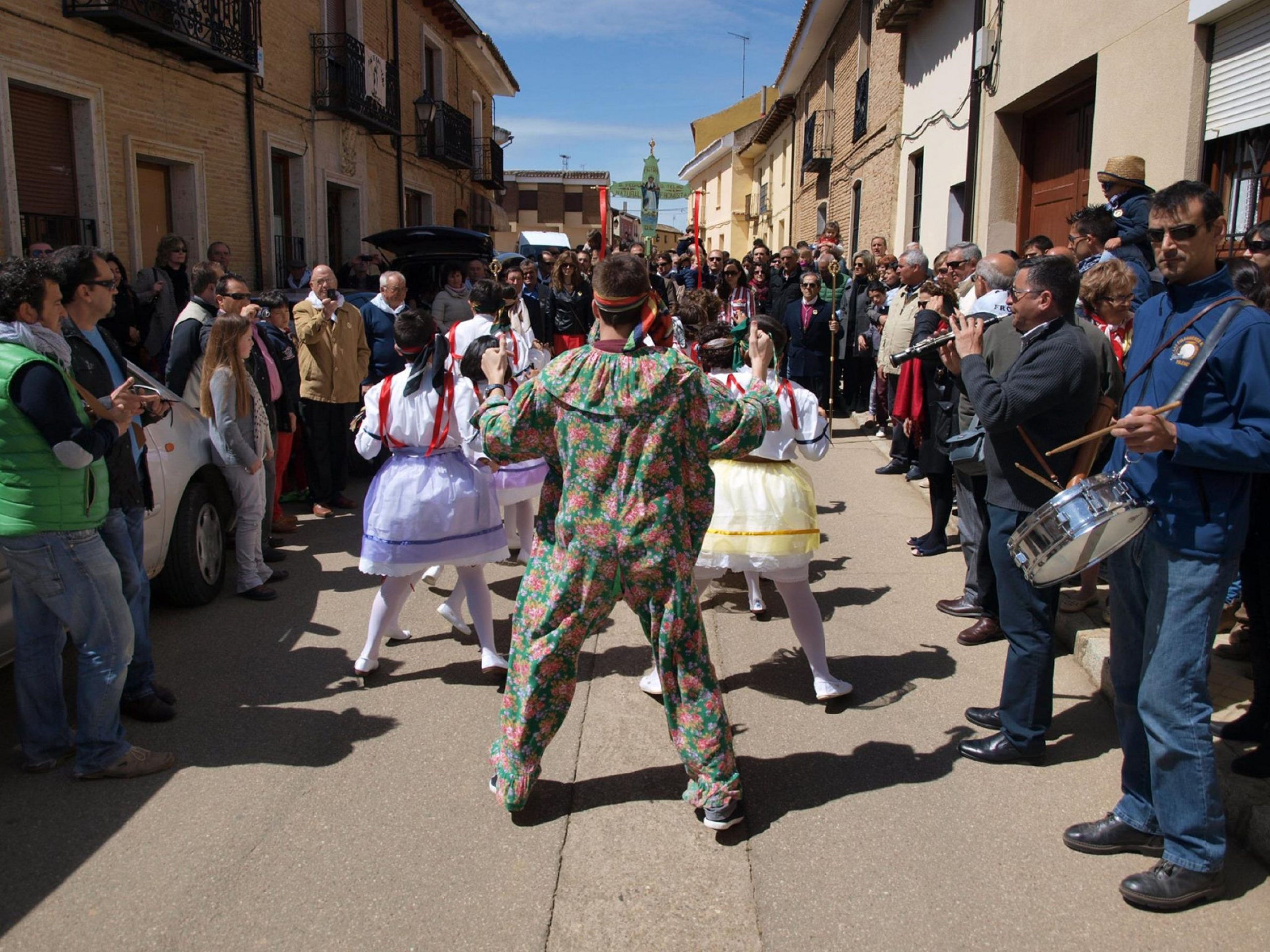 02 Procesión a San Telmo. Danzas de Danzantes de Frómista. Frómista, Palencia