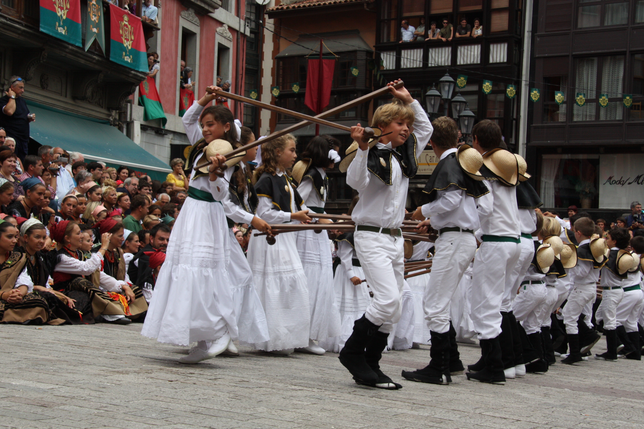 04 Danza peregrina. Llanes, Asturias